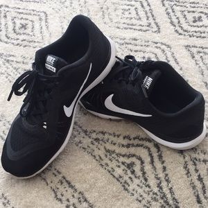 Nike flex tennis shoes